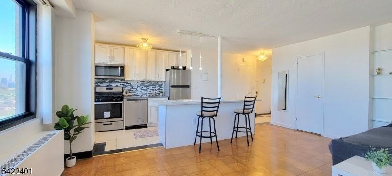 201 Saint Pauls Ave - Photo 4 of 12