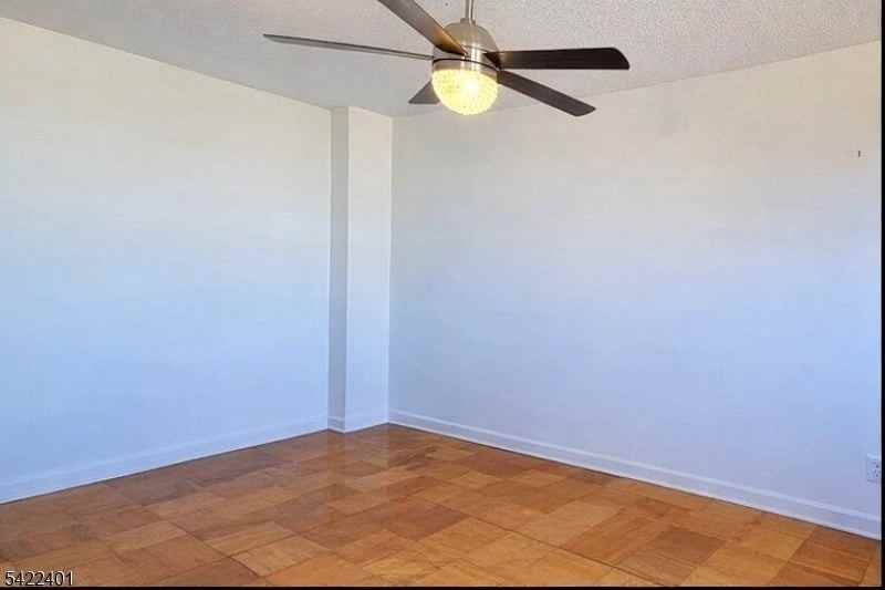 201 Saint Pauls Ave - Photo 7 of 12