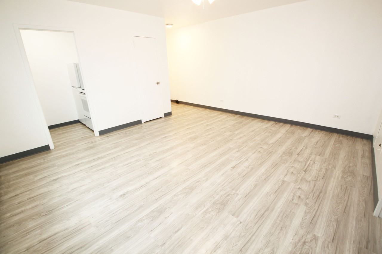 909 California AvenueApt. 202 #202 - Photo 2 of 7