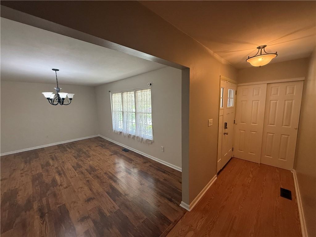 6418 Oakhurst Pl - Photo 4 of 19