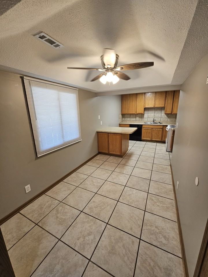 2612 J St #4 - Photo 3 of 10
