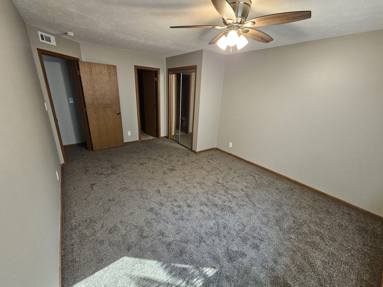 2612 J St #4 - Photo 5 of 10