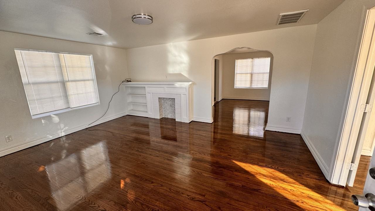 1148 N Lottie Ave #1 - Photo 3 of 5