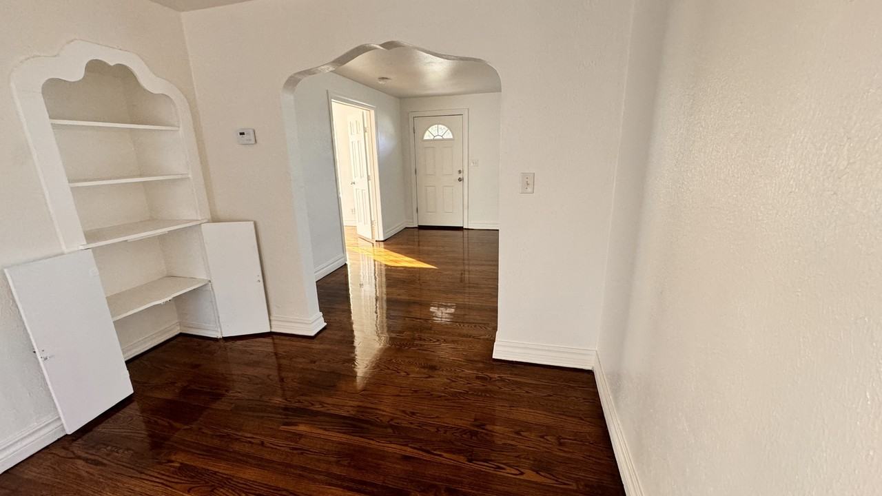 1148 N Lottie Ave #1 - Photo 4 of 5
