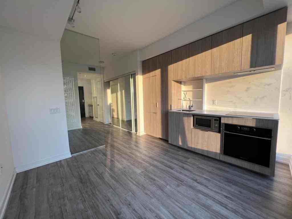 77 Shuter Street - Photo 2 of 30