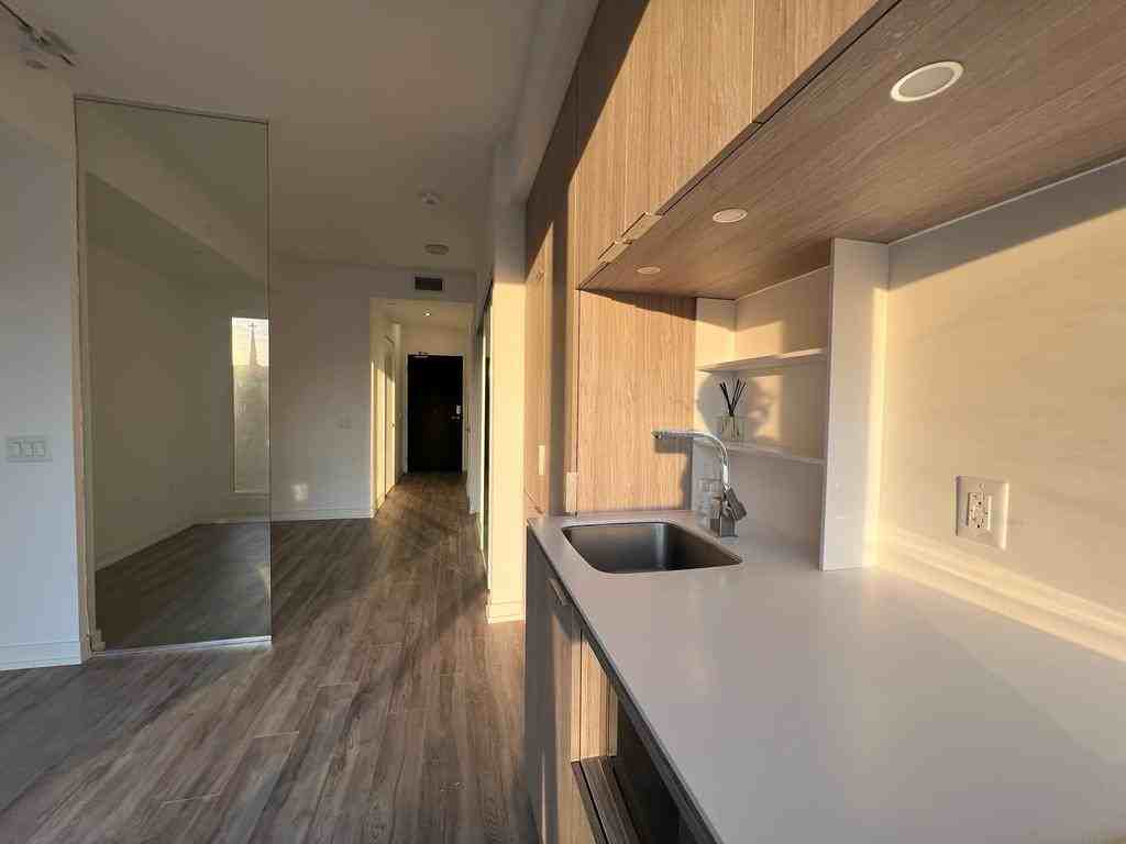 77 Shuter Street - Photo 4 of 30