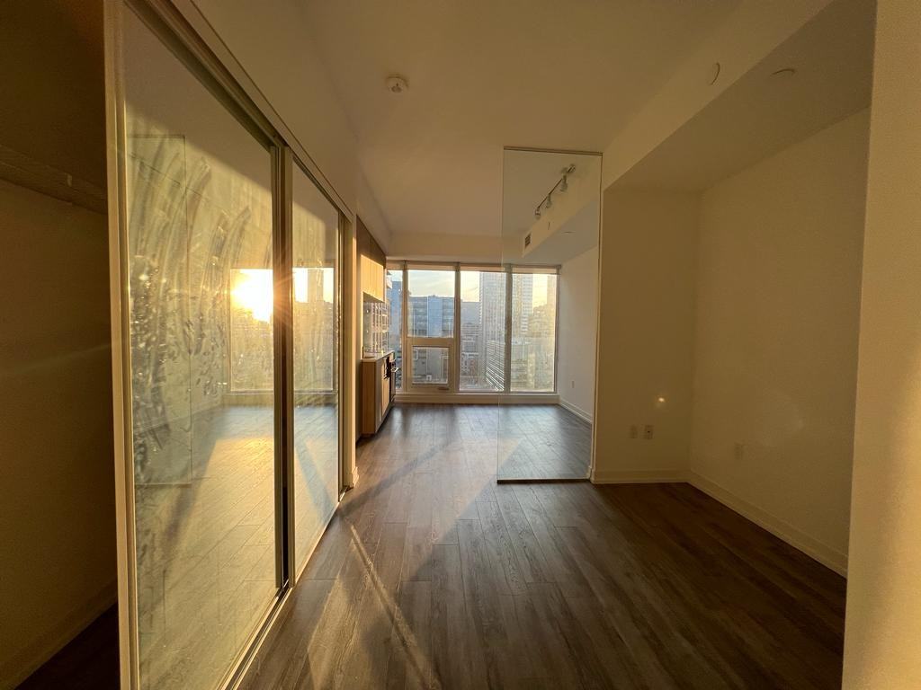 77 Shuter Street - Photo 5 of 30