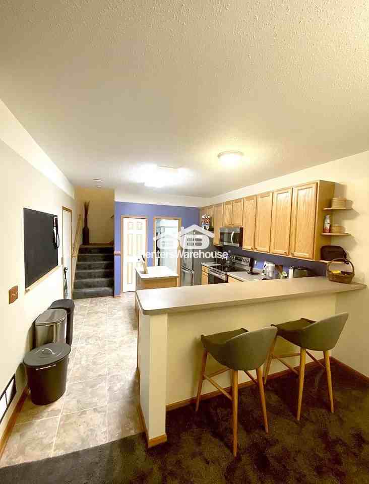 9585 Queensland Ln N - Photo 2 of 11