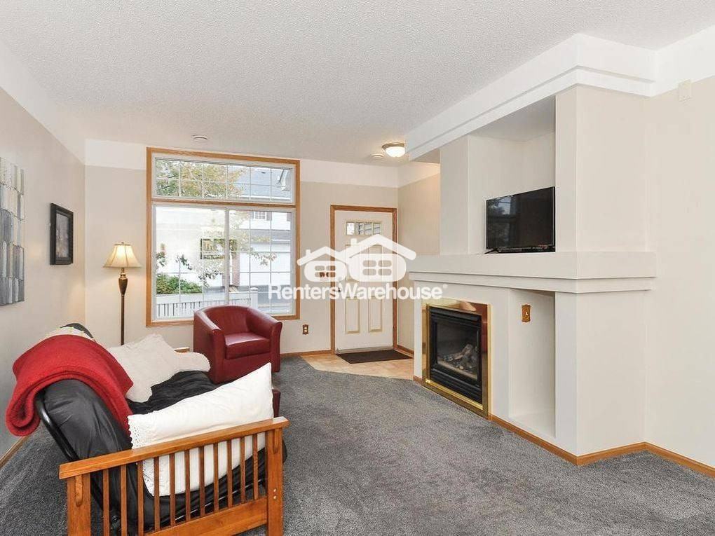 9585 Queensland Ln N - Photo 4 of 11