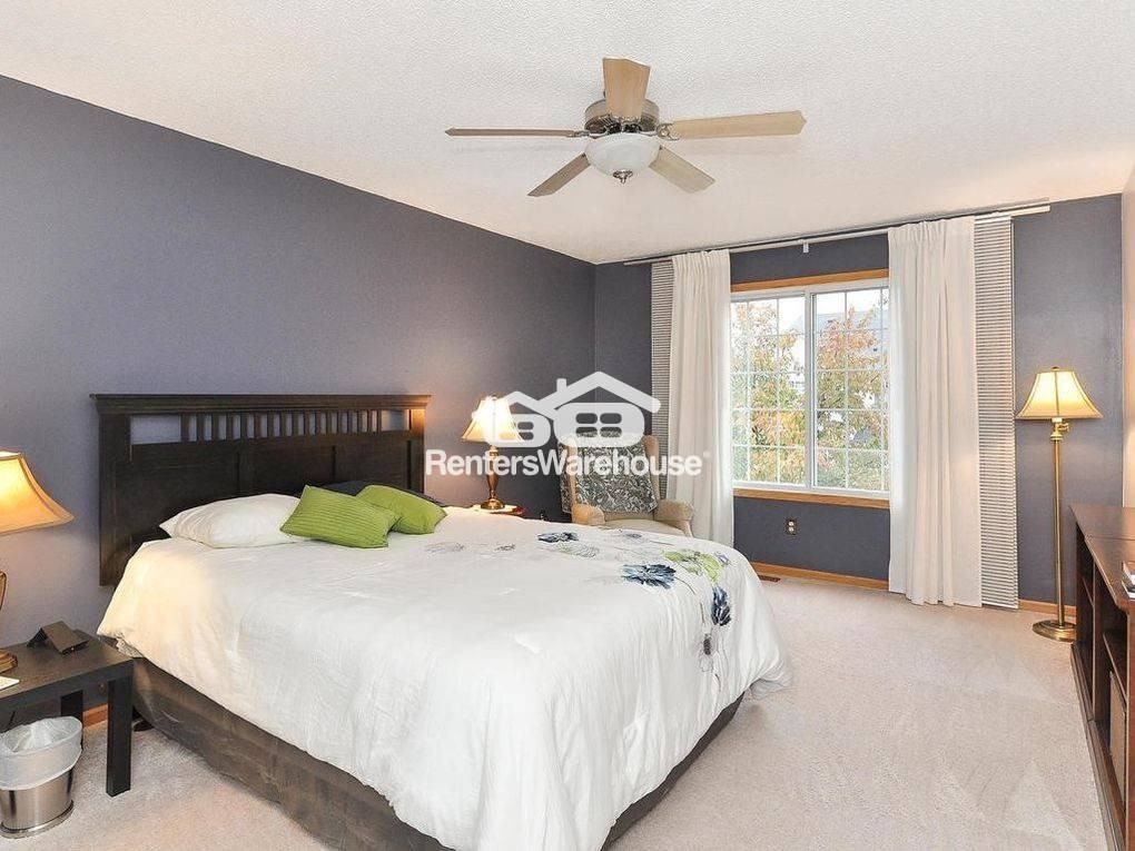 9585 Queensland Ln N - Photo 5 of 11