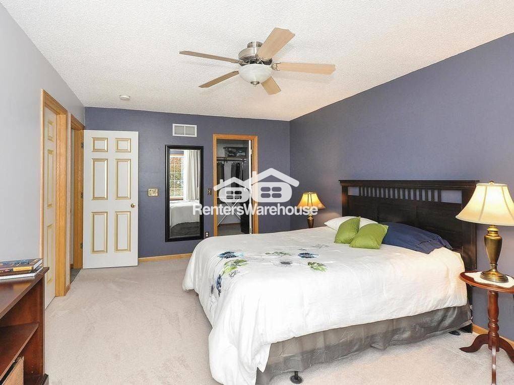 9585 Queensland Ln N - Photo 6 of 11