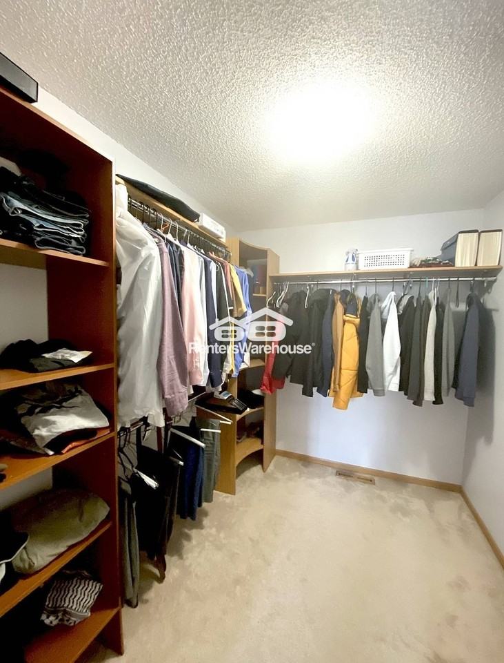 9585 Queensland Ln N - Photo 7 of 11