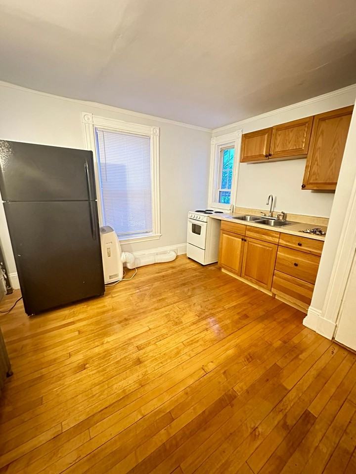 646 Main Rd N #2B - Photo 3 of 12
