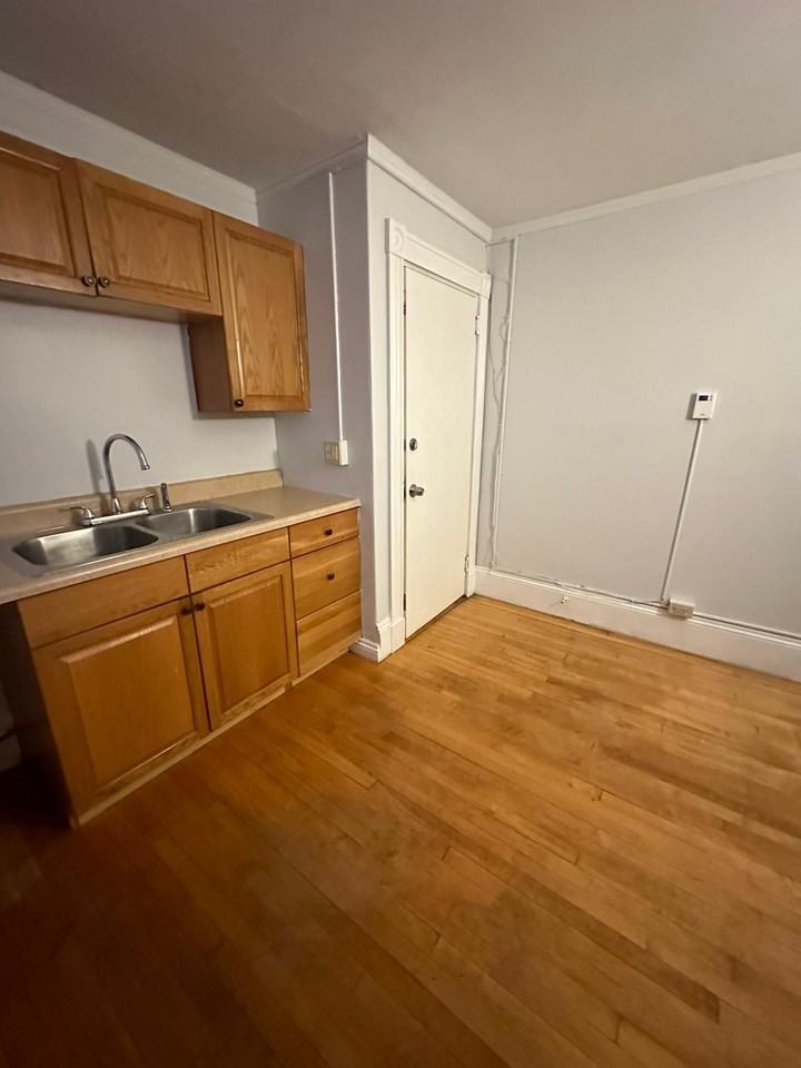 646 Main Rd N #2B - Photo 4 of 12