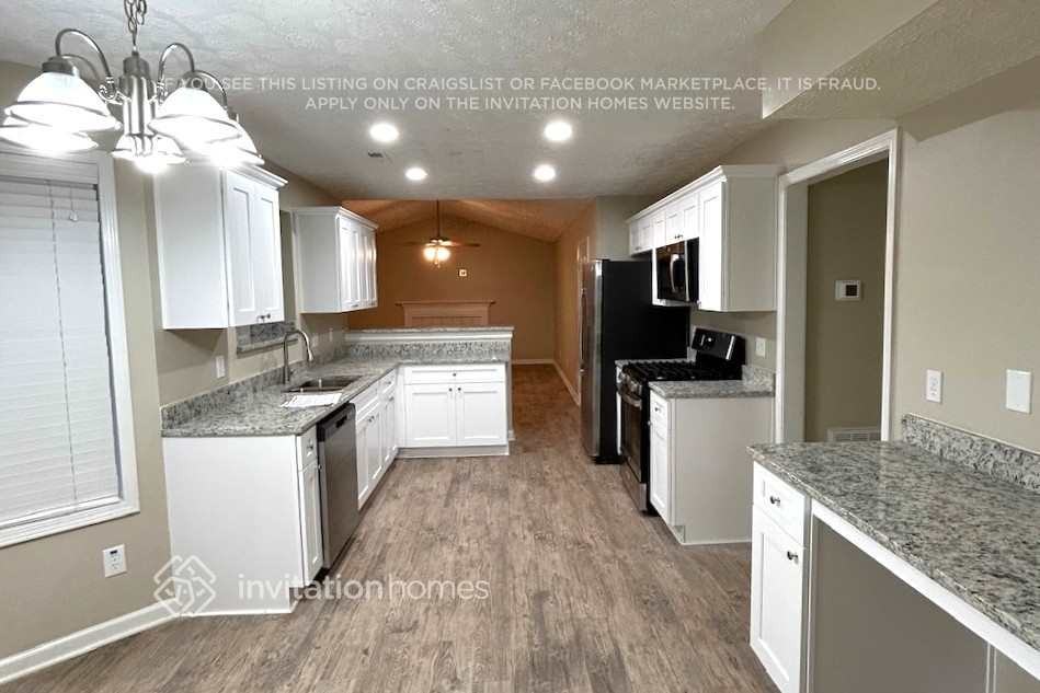 4518 Legend Hollow Ln - Photo 7 of 18