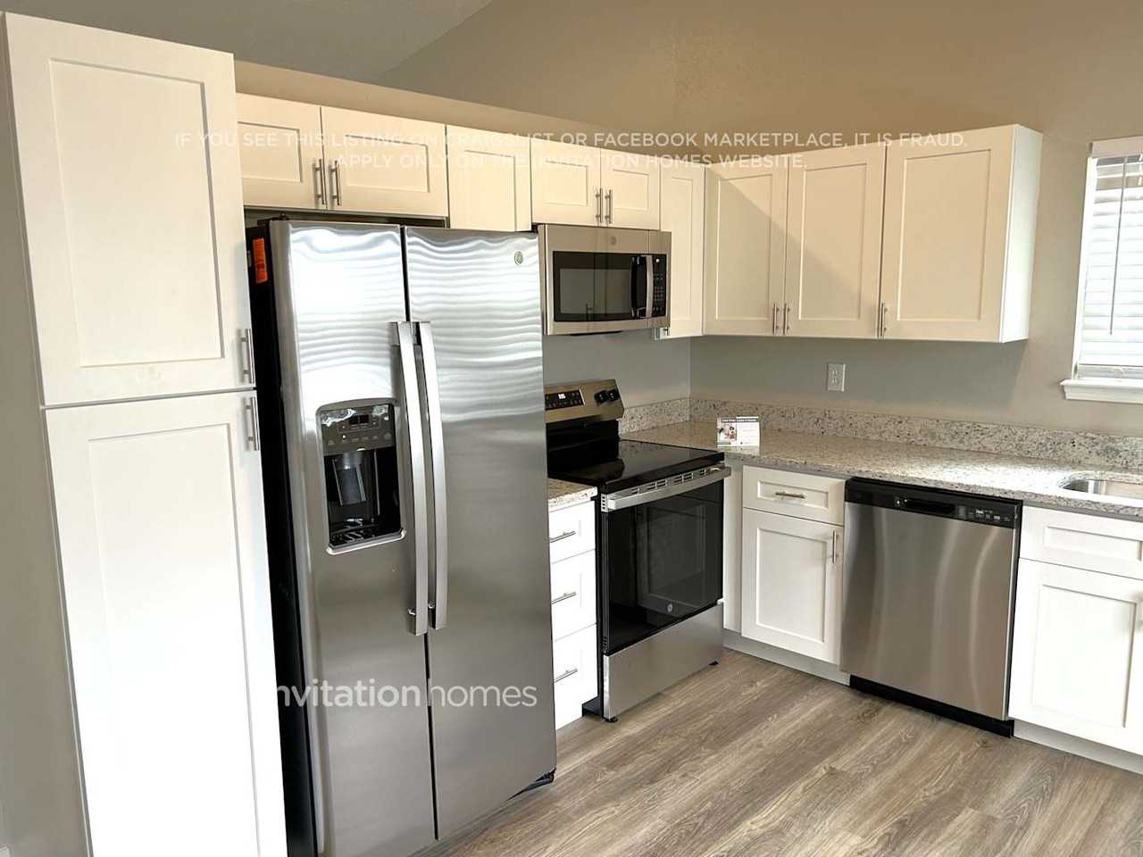899 Daffodil St - Photo 7 of 16