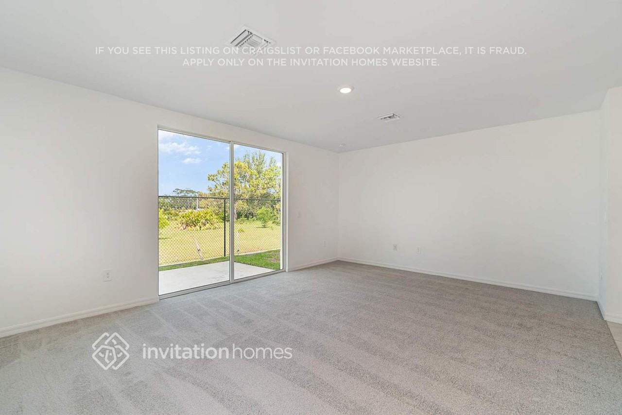7165 Greenwood Park Cir - Photo 3 of 25
