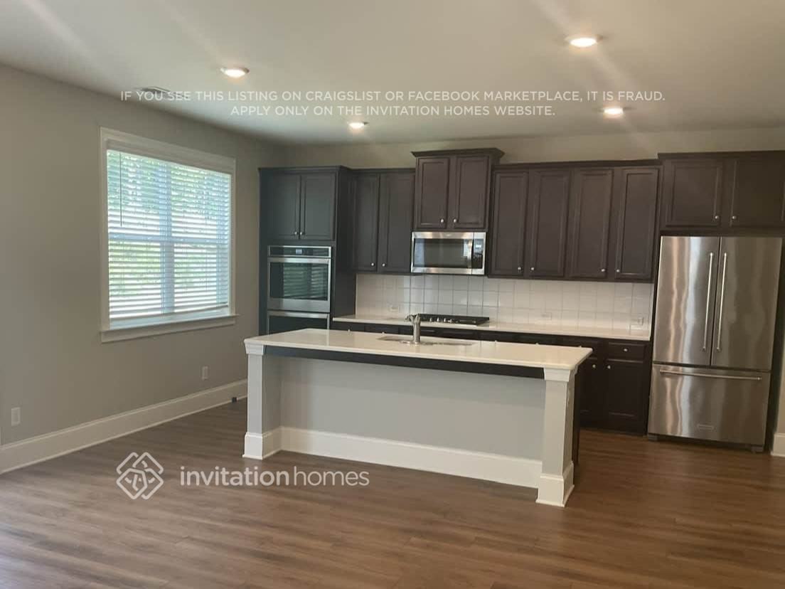 215 Caledonia Ct - Photo 7 of 19