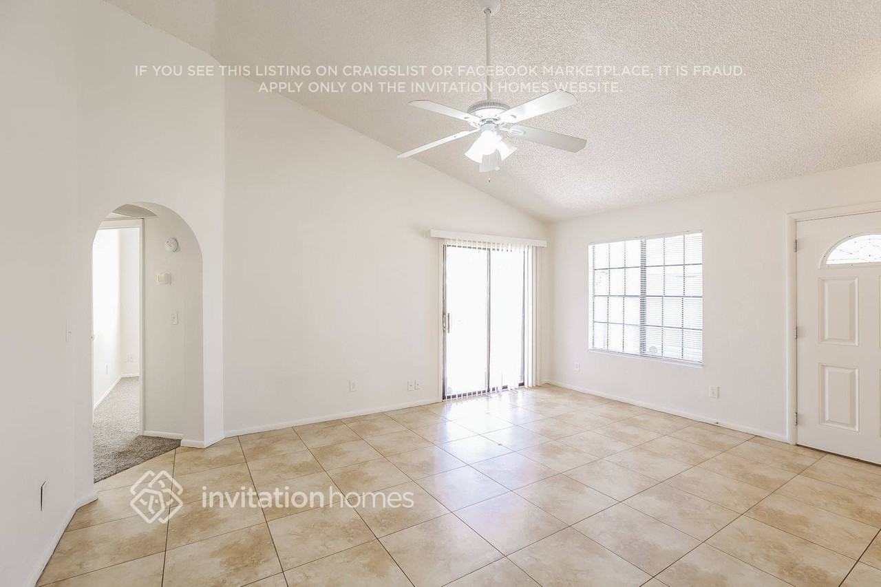 8917 W Indianola Ave - Photo 3 of 16