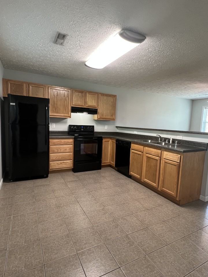 1139 E Main St #B - Photo 4 of 10