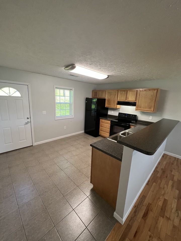 1139 E Main St #B - Photo 5 of 10