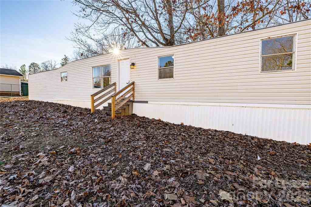 126 Poe Dr #1 - Photo 2 of 26