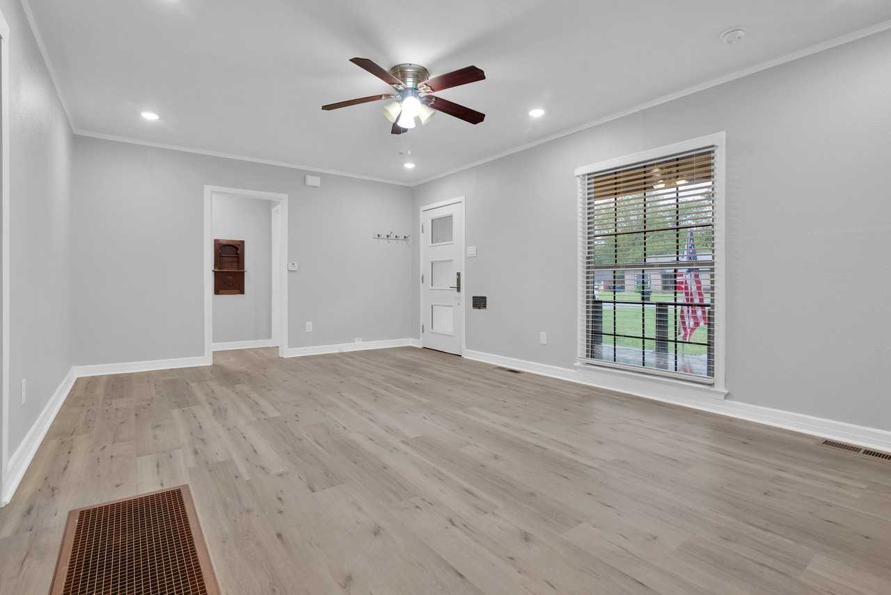 34 W Parnell St #1 - Photo 2 of 17