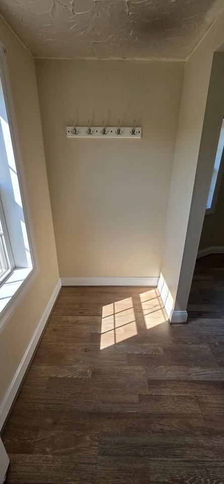 1086 W Bainbridge St #3 - Photo 3 of 16