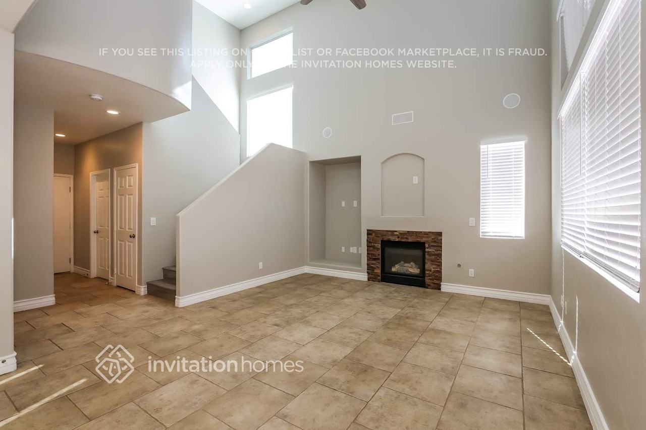 5137 Jamaica Coast Ct - Photo 2 of 15
