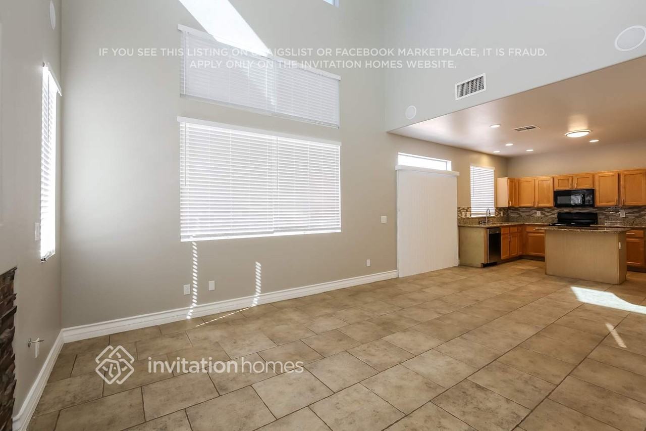 5137 Jamaica Coast Ct - Photo 3 of 15