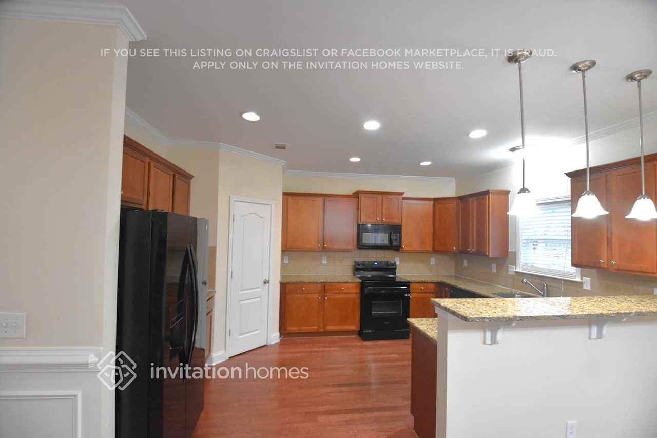 2116 Leafmore Ct - Photo 4 of 16