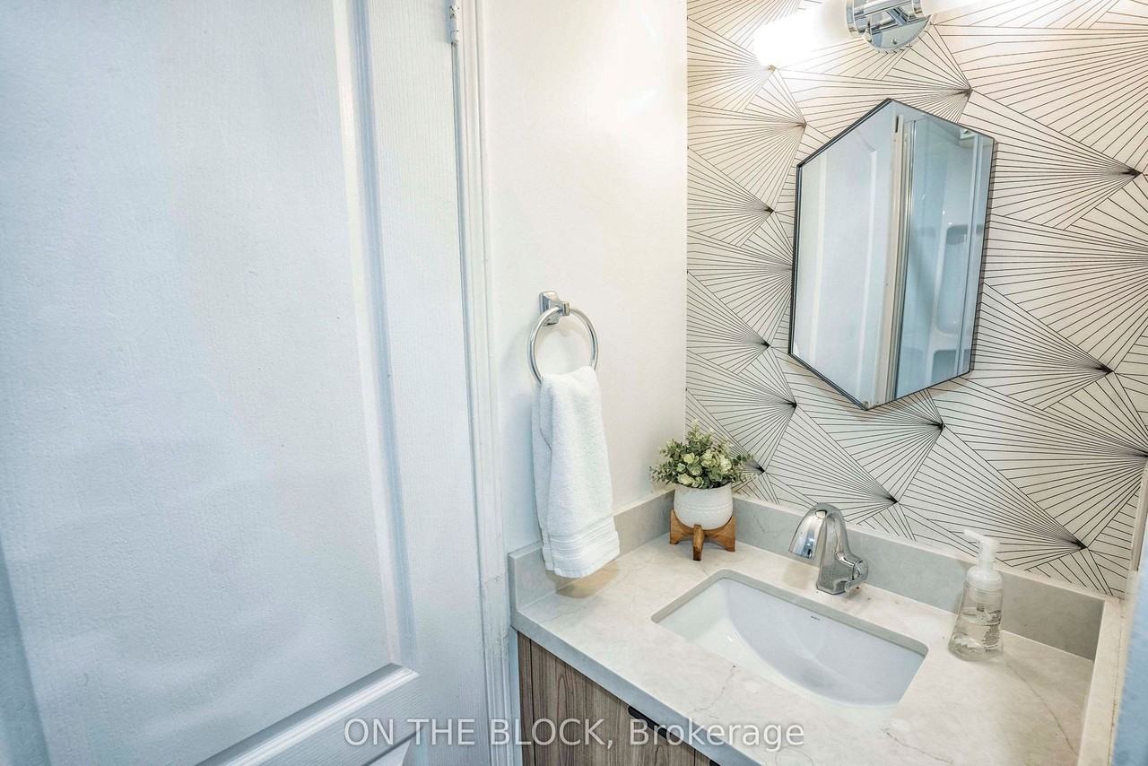 49 Leslie Street #MAIN - Photo 3 of 48