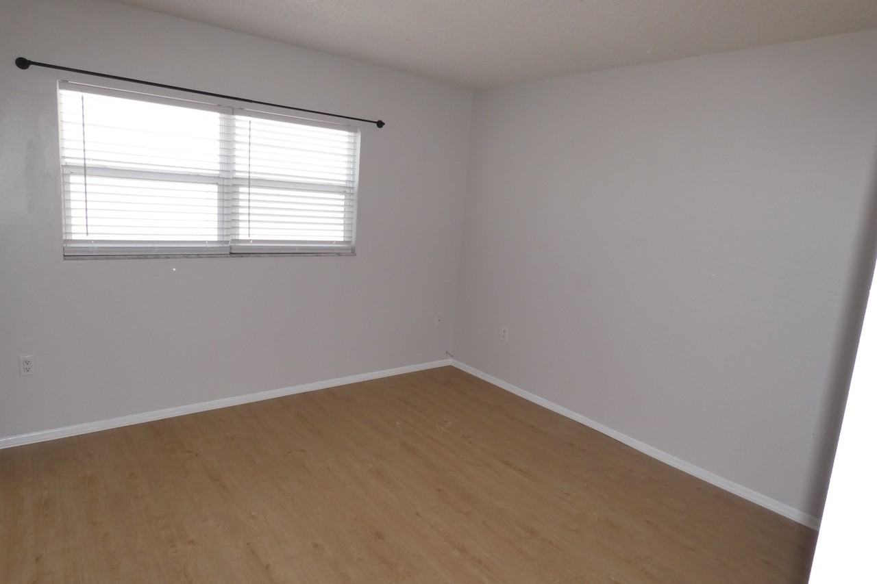 121 3rd Avenue North #206 - Photo 7 of 10