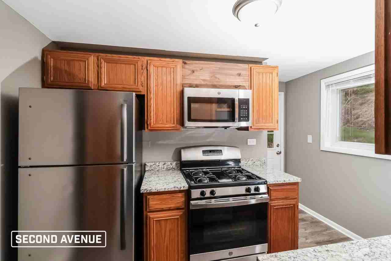 127 Stowe Dr - Photo 2 of 10