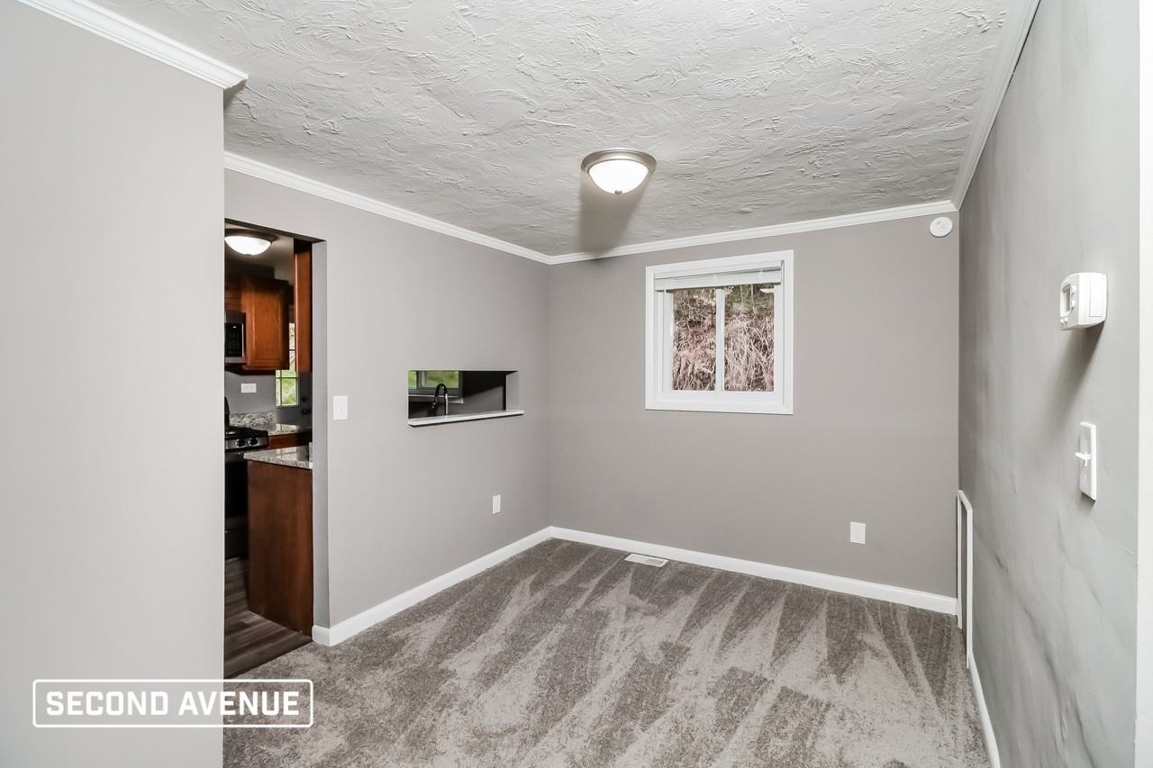127 Stowe Dr - Photo 4 of 10