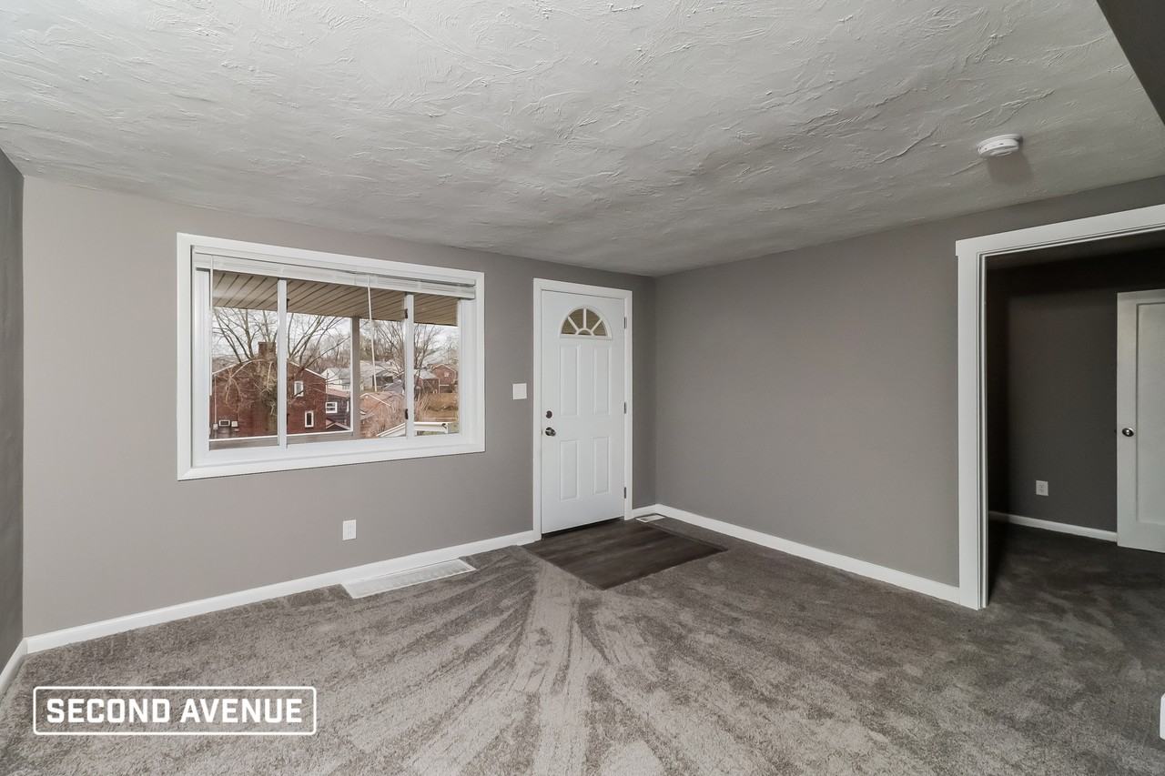 127 Stowe Dr - Photo 5 of 10