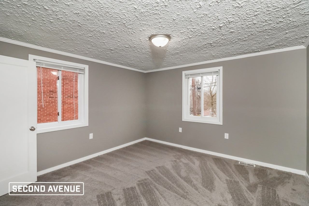 127 Stowe Dr - Photo 6 of 10