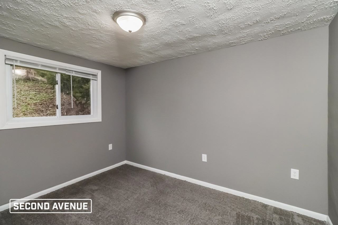 127 Stowe Dr - Photo 7 of 10