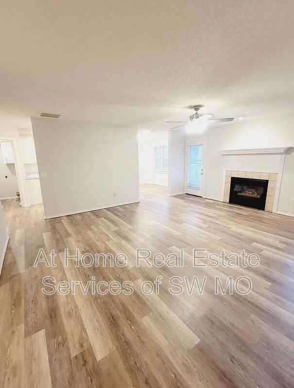 4113 S Parkcrest Ave - Photo 2 of 9