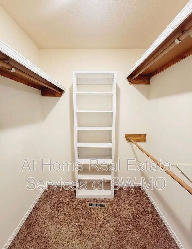 4113 S Parkcrest Ave - Photo 6 of 9