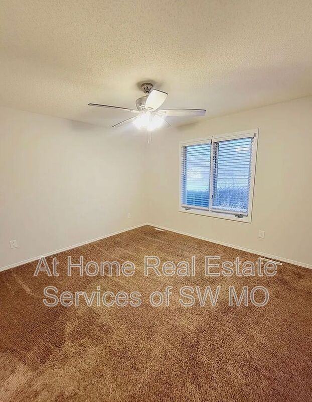 4113 S Parkcrest Ave - Photo 7 of 9