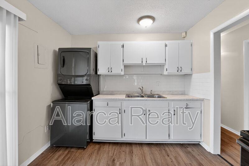 4201 Carlyle Dr - Photo 4 of 21