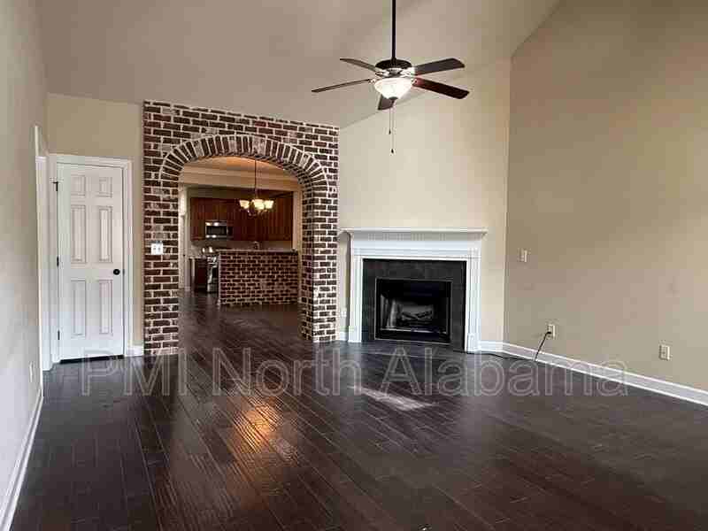 1012 Scarlet Woods - Photo 3 of 23