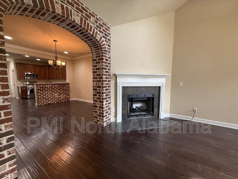 1012 Scarlet Woods - Photo 4 of 23