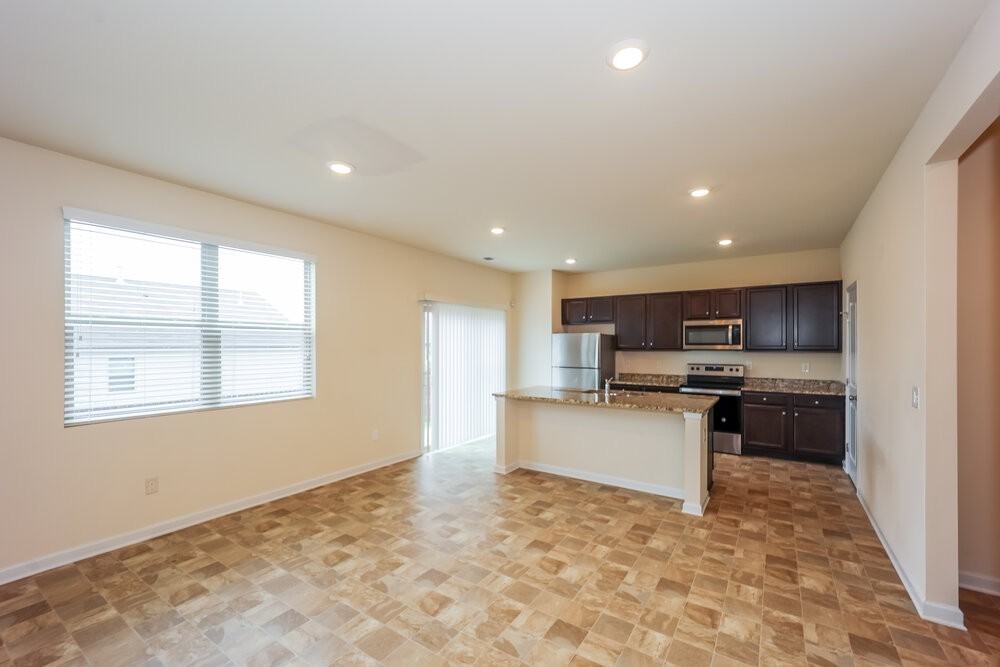 380 Hamilton Pointe Dr - Photo 6 of 17