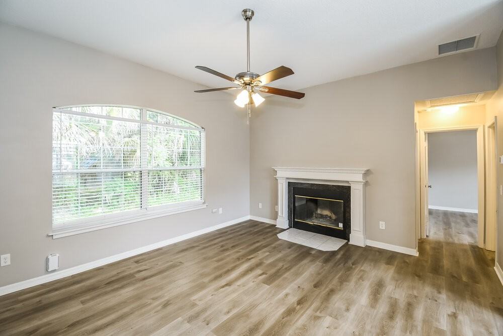 213 Park Ave - Photo 4 of 16