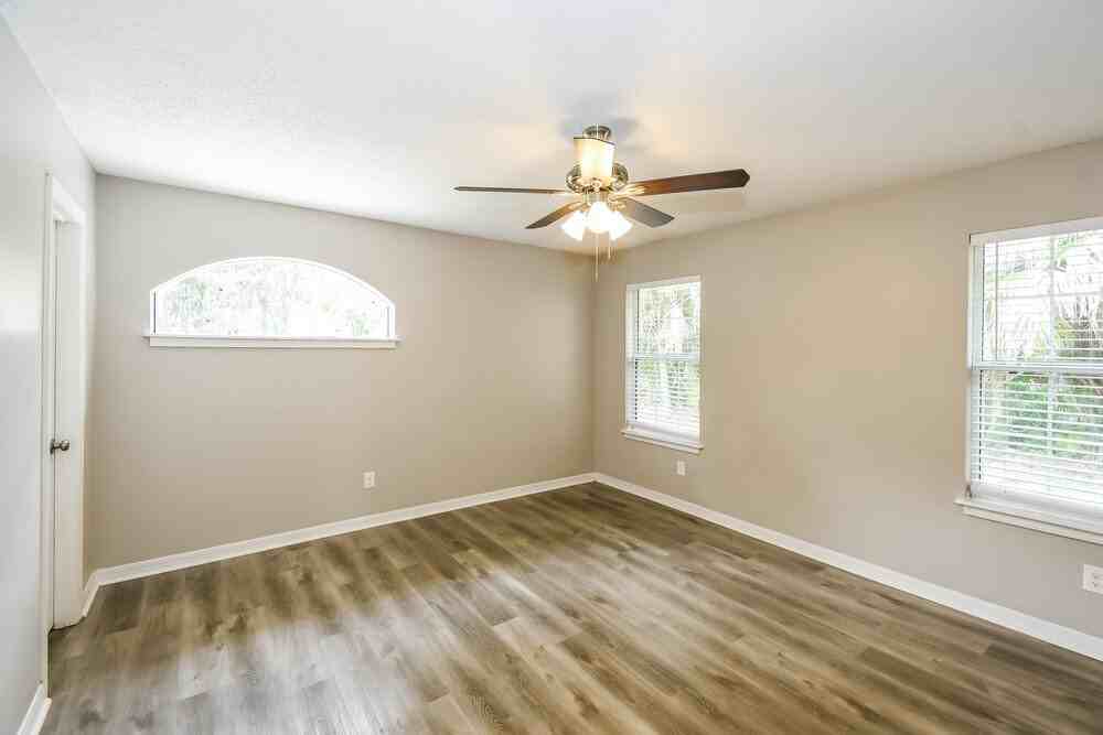 213 Park Ave - Photo 7 of 16
