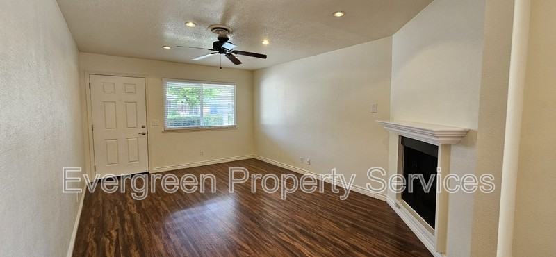 36 Dean Way Apt A - Photo 2 of 14