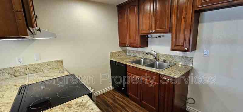 36 Dean Way Apt A - Photo 5 of 14