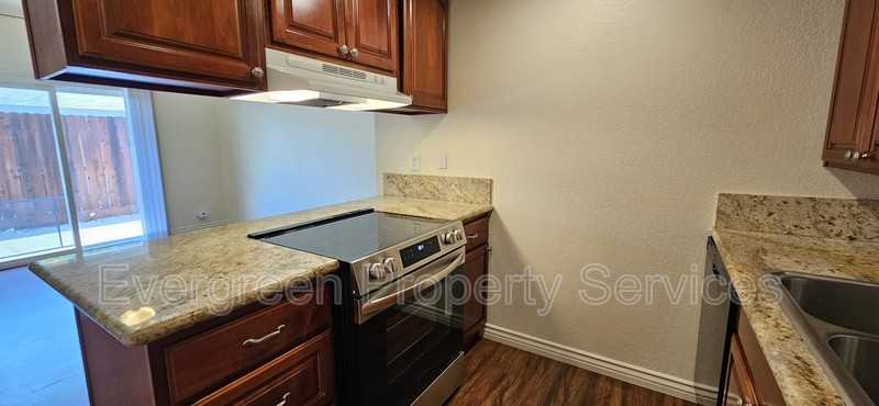 36 Dean Way Apt A - Photo 6 of 14